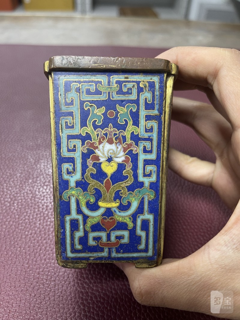 清早期 铜胎掐丝珐琅西番莲纹四方笔筒 - 图4